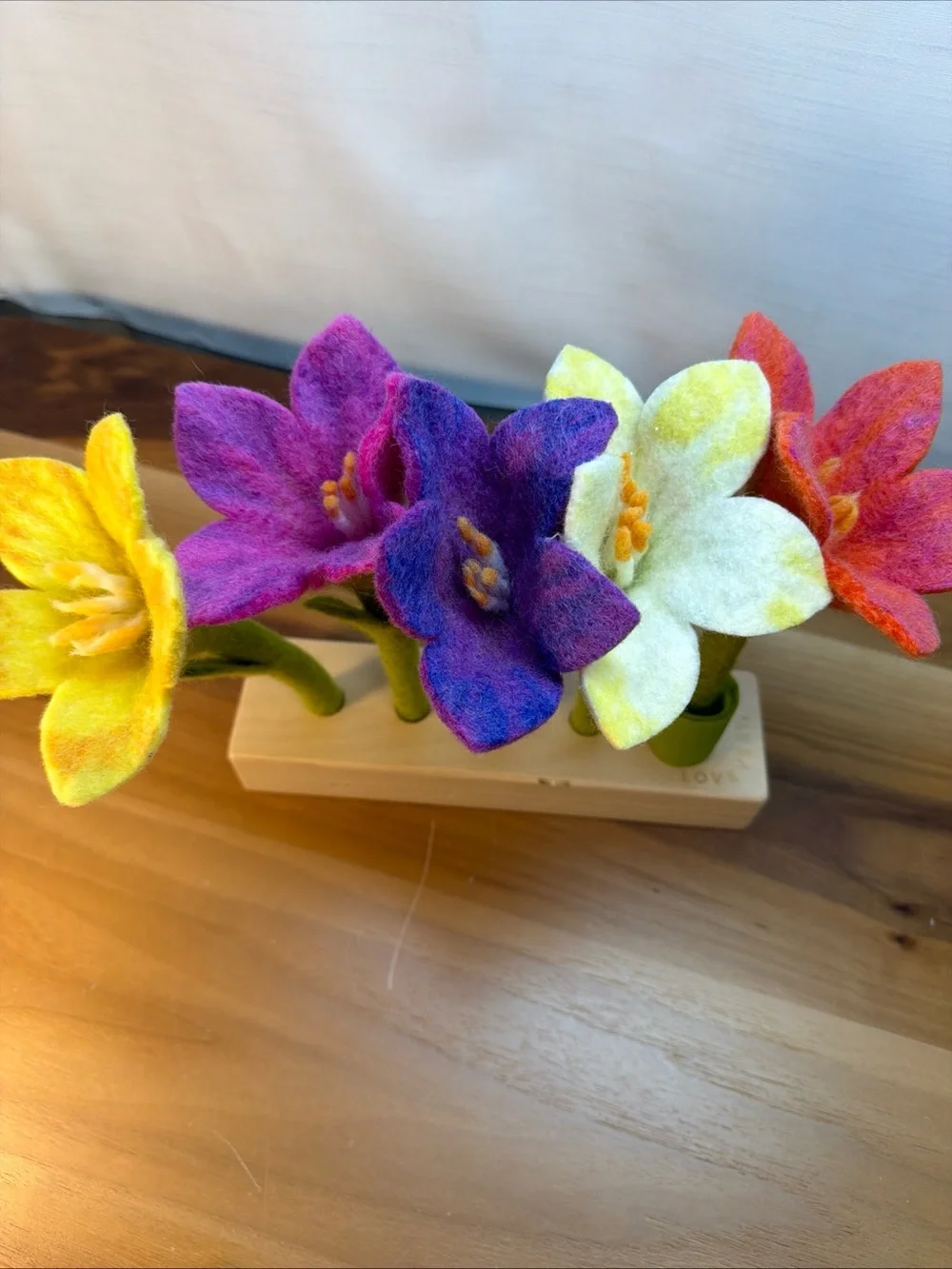 Lovevery Felt Flowers In A Row w/Wood Stand The Helper Play Kit Montessori Toy